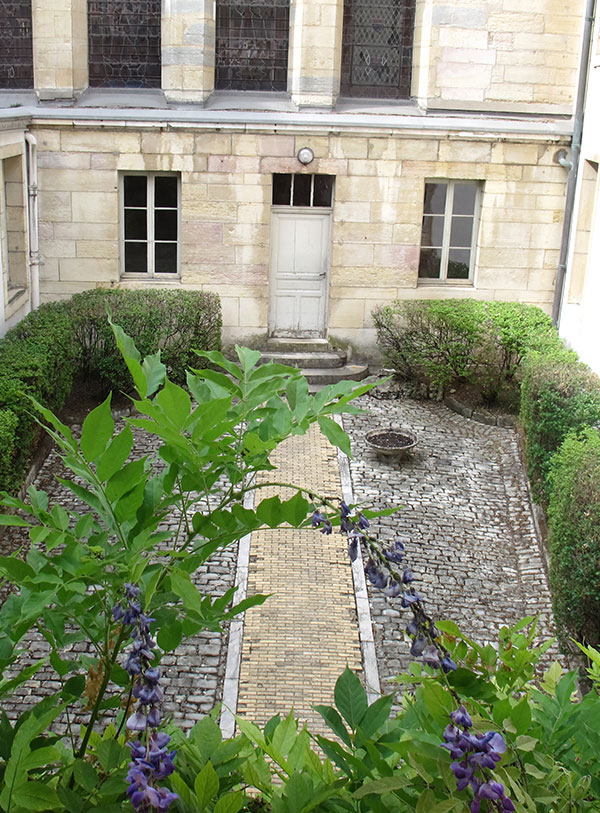 Cour interieure Dijon